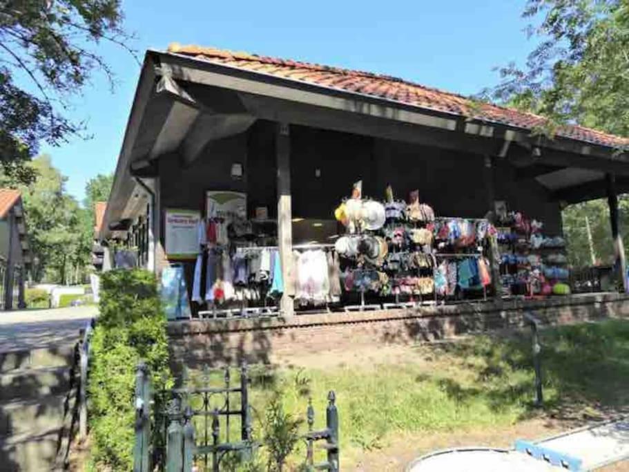 Chalet Toetje Op De Veluwe Hoenderloo Bagian luar foto